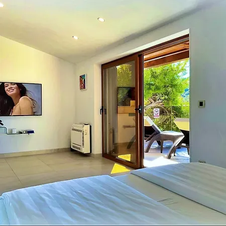 Sailor House Near Trogir, Private Pool (adults Only) Villa