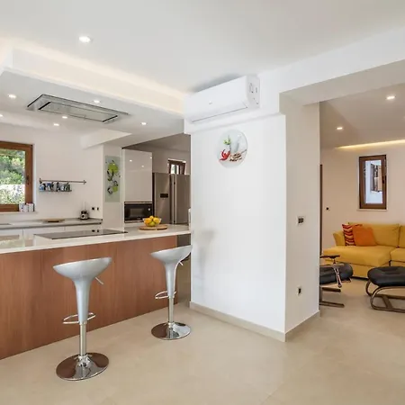 Villa Sailor House Near Trogir, Private Pool (adults Only)